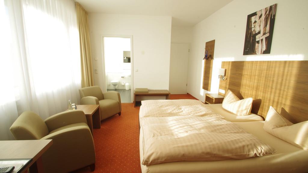 Hotel Peterchens Mondfahrt Fulda Exterior photo